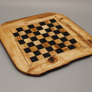 Rustic olive wood chessboard without pieces | Handmade | Customizable playing surface | Unique gift idea