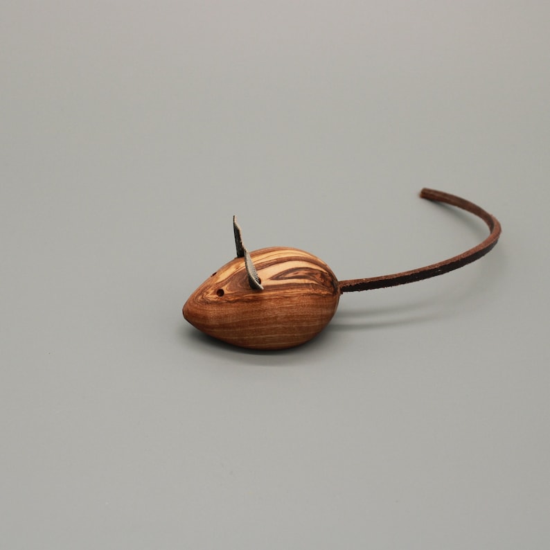 Play mouse for cats made of olive wood and leather Handmade image 4