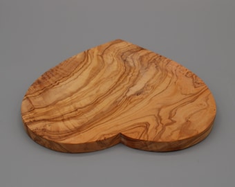 Olive wood cutting board 24 cm | Handmade kitchen board | Robust & natural | Small cutting board | Gift idea