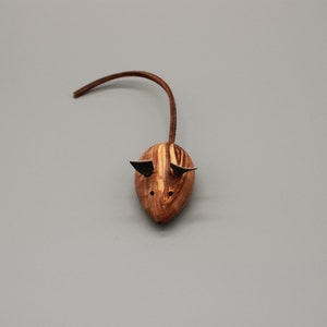 Play mouse for cats made of olive wood and leather Handmade image 2