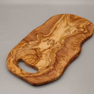 Olive wood cutting board serving board – Handmade wooden board made of natural wood, rustic & sustainable – Unique kitchen board