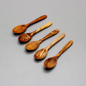 Set of 5 mini olive wood spoons – handmade spice spoons 9 cm – teaspoons decorative wooden spoons natural – kitchen accessories gift set