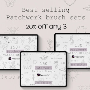 Op de afbeelding: Drie digitale tablets tonen collecties van lijnkunst tattoo-stempels voor Procreate. De schermen bevatten tekst zoals Best selling Patchwork brush sets, 20% off any 3, 150+ Patchwork Tattoo Stamps, 130 Patchwork Tattoo Stamps 3rd edition en 150 Patchwork Tattoo Stamps 2nd edition.