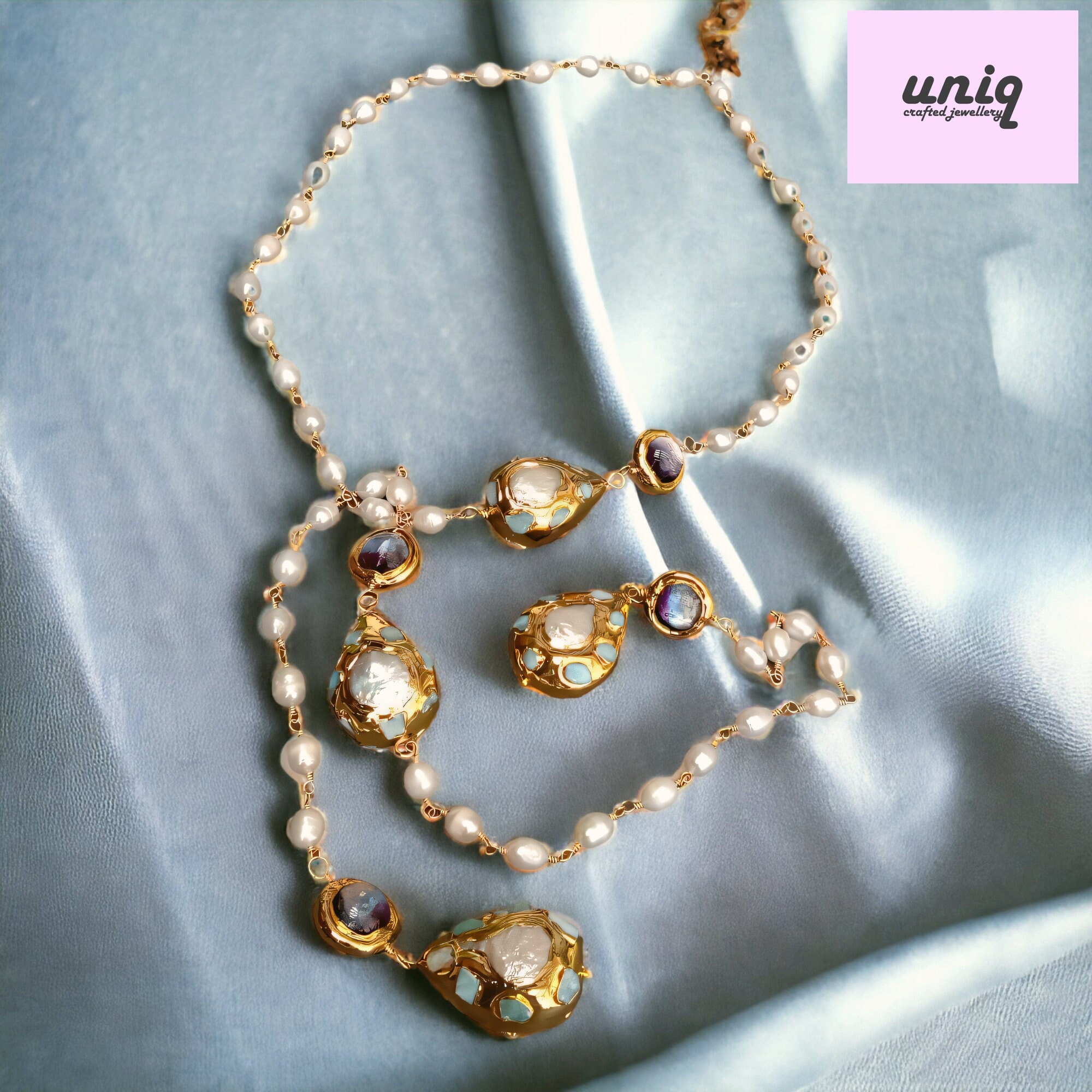 Simple pearl necklace store designs in gold