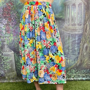 Vintage vibrant floral pleated midi skirt – high-waisted A-line fit