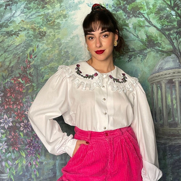 Vintage white floral embroidered blouse Peter Pan ruffle collar