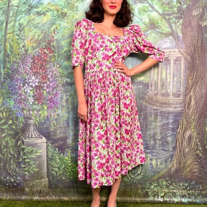 Vintage Austrian Floral Summer Dress – Pink Rose Cotton Dirndl Style Midi with Puff Sleeves