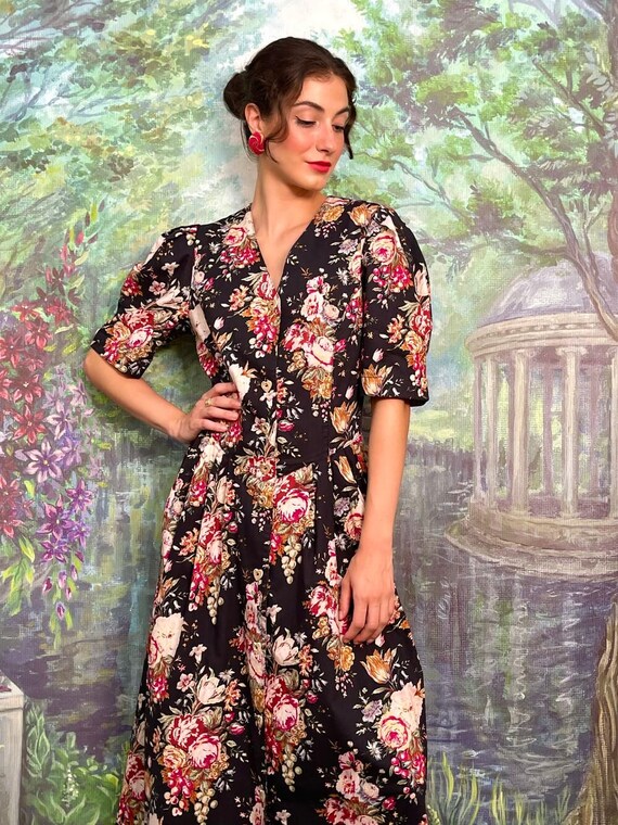 black dress with red and white flowers Women's Old Navy Floral Dress Black With Red & White Flowers Size M