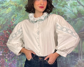 Blusa vintage austriaca de algodón con volantes y encaje blanco y verde