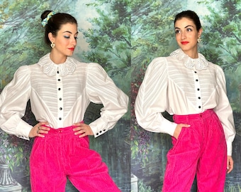 Blusa austriaca vintage de cuello alto con encaje y mangas a rayas