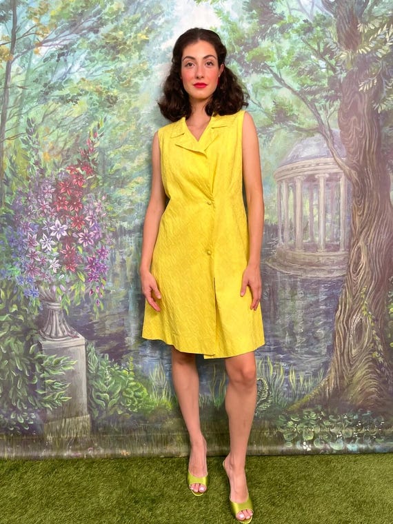Vestido amarillo vintage sin mangas – Midi de verano con estampado