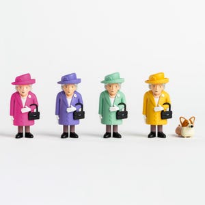 The Queen & Royal Corgi - Collectable London Art Toy I Souvenir Collectible Design British Gift Historic Illustration Memorabilia Elizabeth