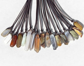 Collar con colgante de cristal y ágata de Botsuana – Colgante de cuero estilo boho – Regalo de joyería de fantasía hecha a mano