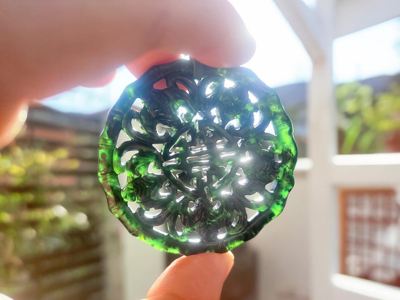 Chinese Feng Shui Amulet Nephrite Jade Pendant Necklace Lucky Green