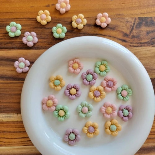 Mini Flower Candy Dog & Cat Treats | Crunchy Goat Milk Food Toppers and Enrichment, Assorted Designs | 32ct