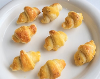 Pet Croissants (100% Meat based) , Bite Size, homemade healthy dog/cat treats, no flours, no baking powder