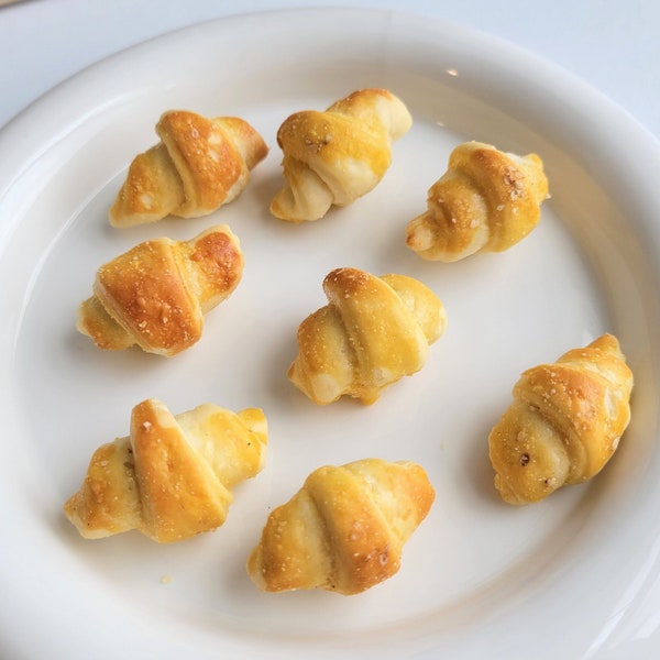 Pet Croissants (100% Meat based) , Bite Size, homemade healthy dog/cat treats, no flours, no baking powder