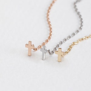 Orecchini a croce Threader in oro massiccio 14K 18K, orecchini a croce minuscoli, orecchini a croce minimalisti pendenti e pendenti con catena lunga passante