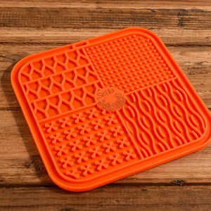 Custom Silicone Lick Mat,pet silicone plate pet bowl Personalized,slow feeder for anxiety,dog enrichment,Pet licking plate,licking plate image 5