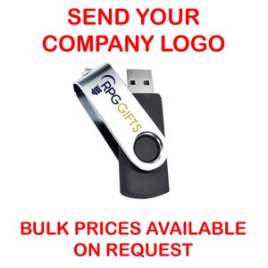 Op de afbeelding: Een zilveren en zwarte USB-stick met een wit label waarop "RPG Gifts" staat. De tekst "SEND YOUR COMPANY LOGO" staat bovenaan de afbeelding in het rood en de tekst "BULK PRICES AVAILABLE ON REQUEST" staat onderaan de afbeelding in het rood.