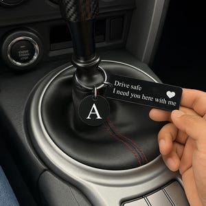 Conduce con cuidado, te necesito aquí conmigo, llavero con dije de corazón, para nuevos conductores