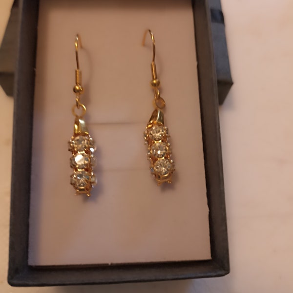 Boucles d'oreilles pendante boules strass et métal or : 3 petites perles ou 2 grosses perles