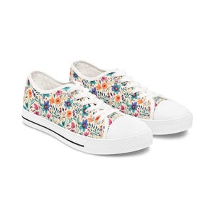 Floral Women&#39;s Low Top Sneakers, Everyday Comfort Shoes, Casual Style Sneakers, Spring Fashion Footwear, Unique Floral Design