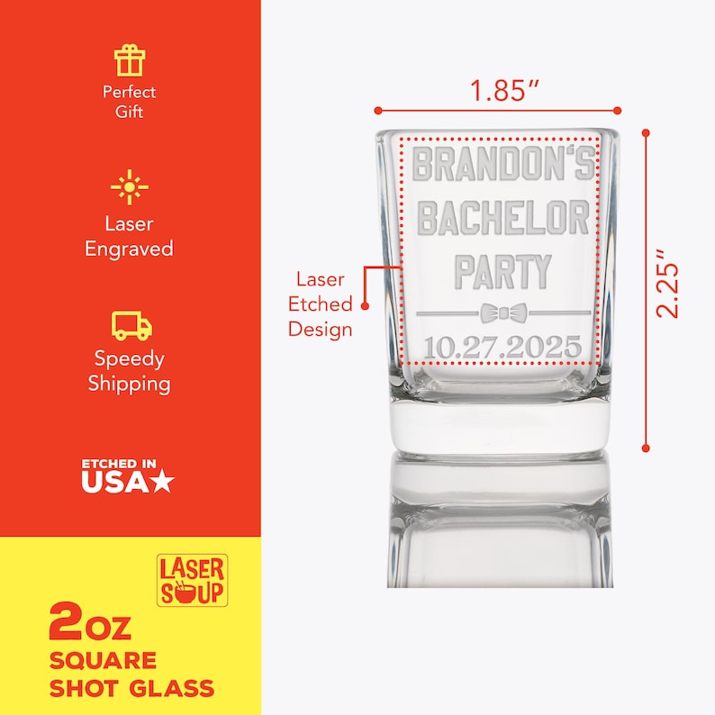 Puede incluir: Un vaso de chupito cuadrado de 2 onzas con un dise&ntilde;o grabado con l&aacute;ser. El vaso es transparente y tiene el texto "BRANDON'S BACHELOR PARTY 10.27.2025" grabado en la parte delantera. El vaso tiene 1,85 pulgadas de ancho y 2,25 pulgadas de alto.