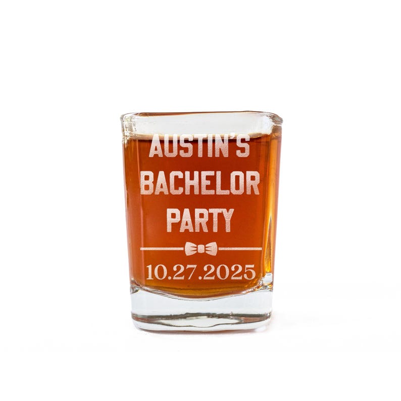 Regalos para despedidas de soltero: Vasos personalizados para recuerdo de soltero grabados imagen 8