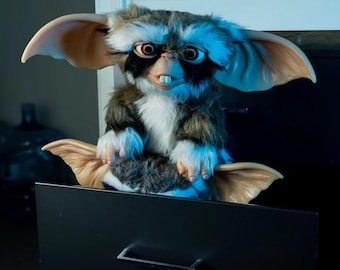 ぬいぐるみ GREMLINS 2 DELUXE GIZMO MOGWAI PROP GIZMO Gremlins 2 the New Batch Mogwai Plush Doll Original