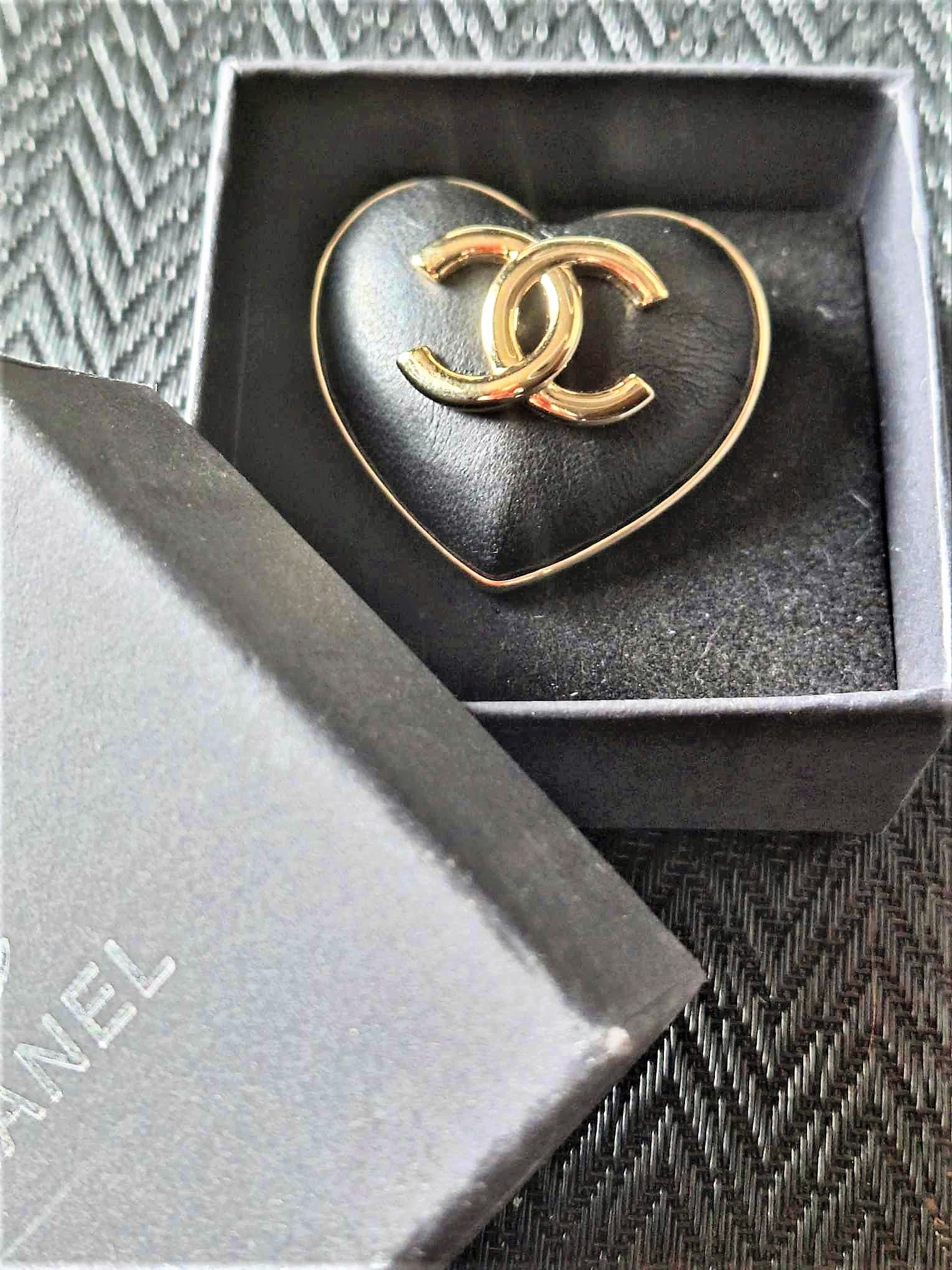 Buy Vintage Brooch Chanel Online In India -  India