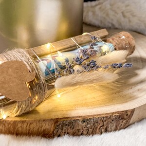 Geschenkverpackung für Tickets/Konzertkarten/Gutscheine/ Theaterkarten/Kreuzfahrt/Kinokarten Reisen mit Lavendel Trockenblumen und Licht