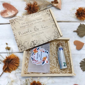 Geldgeschenk Hochzeit, Geschenkbox zum Geld verschenken zur Hochzeit, Geschenkbox aus Holz zur Hochzeit mit Glas-Fläschchen