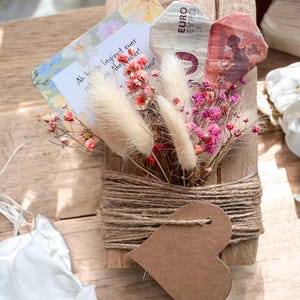 Geldgeschenk Hochzeit, Holzbrettchen zum Geld verschenken zur Hochzeit mit Trockenblumen und Licht, Geschenk Hochzeit Kartenhalter für Geld