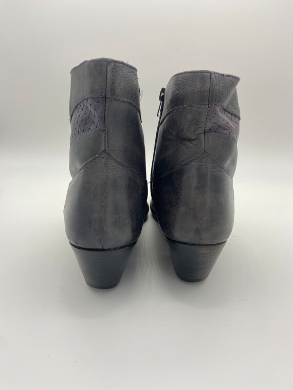 11 D Vintage Gray Beatle Boots - image 4