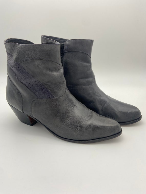 11 D Vintage Gray Beatle Boots - image 1