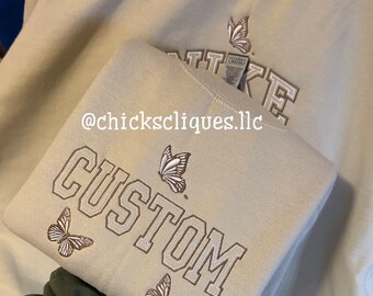 Vintage 1990s Nike Mid Swoosh Carolina Embroidered Crewneck