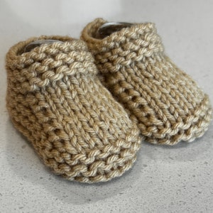 Newborn booties Knitted slippers Knit baby booties Newborn shoes, New baby gift Pregnancy announcement Baby Shower Gender Reveal Party Favor