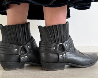 Vintage Black Leather Chelsea Ankle Boots with Stitching Detail Size US 10 EU 42 / 80s Men Cuban Square-Toe Cowboy Beatle Boot Black  Rock