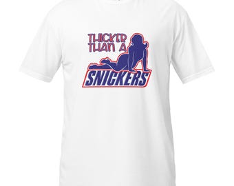 MÁS GRUESA QUE UNA SNICKERS (mujer)_wht