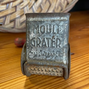 A MOULI PRODUCT MOULI GRATER 8 ROTARY GRATER MADE IN FRANCE USA
