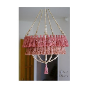 Lampadario con nappa rosa / Lampadario con frange / Lampadario con perline / Decorazione per stanza boho / Paralume boho / Mobile in macramè / Lanterna per feste in giardino