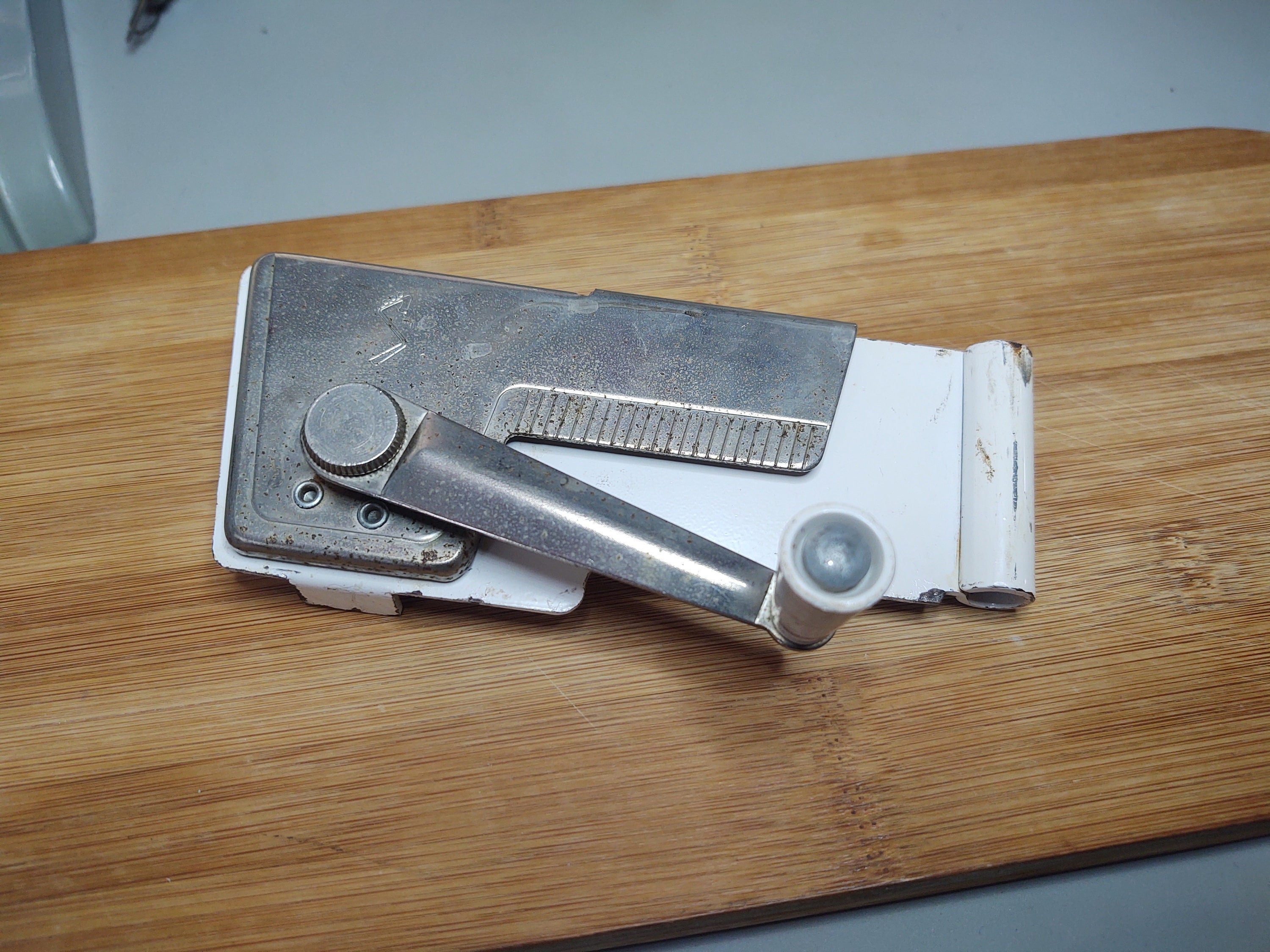 Under Cabinet Can Opener 