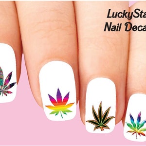 Könnte beinhalten: Nagelaufkleber mit Cannabisblatt-Designs in Regenbogen-, Grün- und Mehrfarbenmustern, auf weißem Nagellack. Der Text "LuckyStar Nail Decals" ist oben rechts sichtbar. Eine farbenfrohe Option für Nagelkunst.
