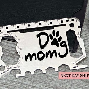 Personalisierte Hundemama Multi-Tool-Wallet-Werkzeugkarte, kompaktes Gebrauchswerkzeug mit stilvollem Design, Hundeliebhaber Design 40+ Werkzeuge