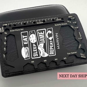 Carte multi-outils personnalisée pour les joueurs, motif de répétition du jeu Eat Sleep, carte de survie personnalisée, EDC de poche avec ouvre-bouteille et clés