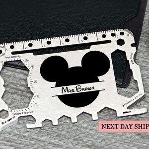 Minitarjeta multiherramienta personalizada de Mickey Mouse, billetera con grabado personalizado para amantes de Disney, regalo ideal para mujeres, regalo de Navidad
