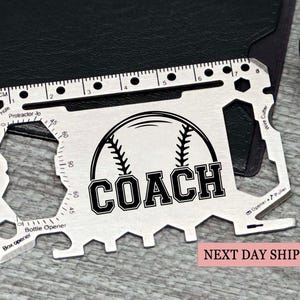 Tarjeta multiherramienta personalizada de entrenador, billetera de béisbol grabada a láser para hombre, tarjeta de supervivencia de acero inoxidable, regalo de entrenador, idea para el Día del Padre