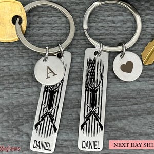 Personalized Deer Hunting Keychain: Engraved Name, Rustic Keyring