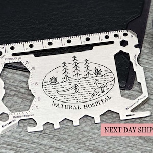 Natürliche Krankenhaus im Freien Szene Multitool-Karte | Natur-Liebhaber-Geschenk | Camping Geschenk | Canoe Design Geldbörse Werkzeug